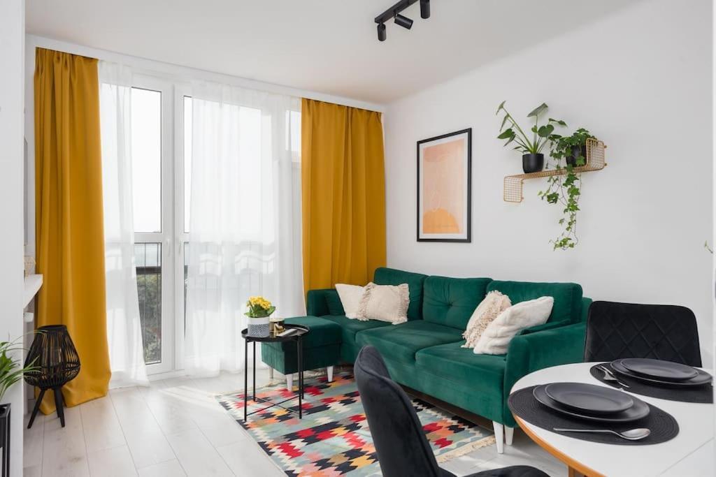 Specious City Center Studio With Park View Warsaw Exterior photo